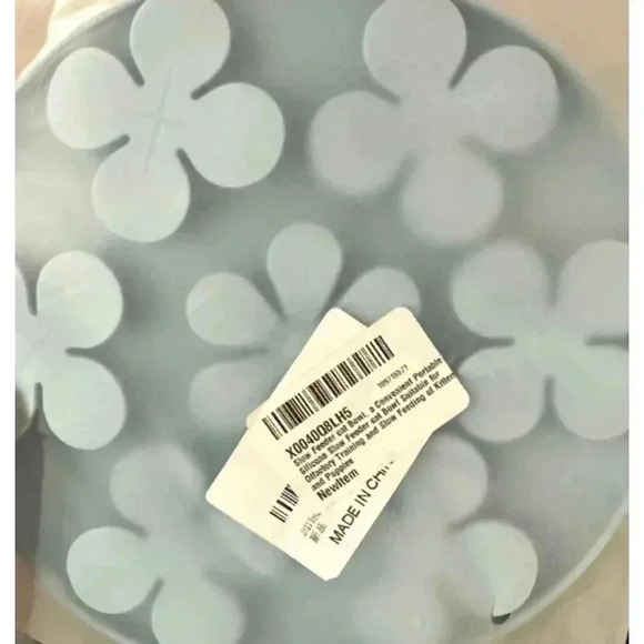 Dog Lick Mat Dogs Cats Slow Food Bowls with Suction Cup Feeding Food Silicone - Picture 3 of 3